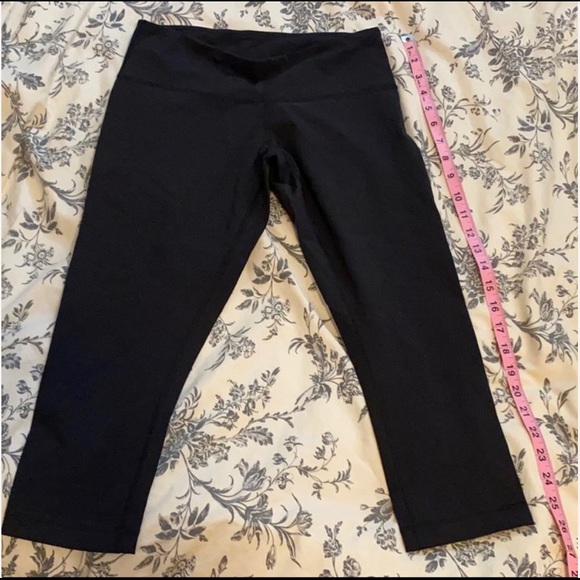 Lululemon mid-rise Black legging 25’ cropped - Picture 1 of 5